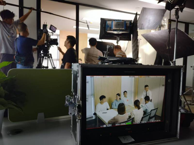 汶川县TVC拍摄公司：科技产品视觉化大师，诠释未来感与功能美学